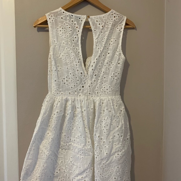 Sweet white eyelet dress - Picture 3 of 4